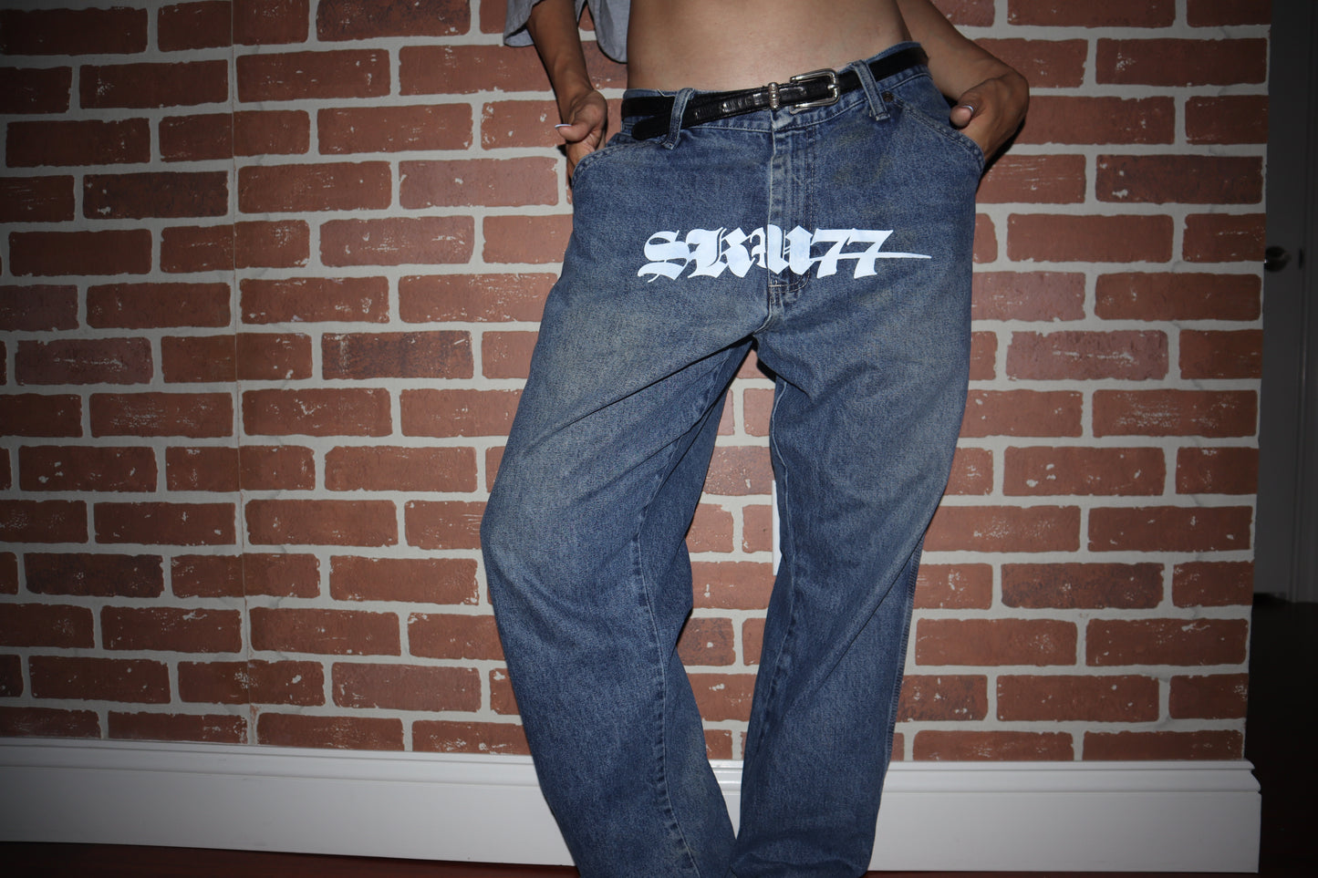 logo jeans